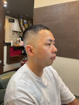 バーバー アカダマ ボウズスキンフェード