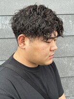 ヒュイル バイ ニアウ(Hwyl by Niau)&nbsp;メンズツーブロックセンターパートツイストスパイラルパーマ眉毛