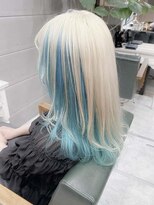 デイズ(days)&nbsp;ホワイトブロンドにインナーカラーブルーカラー