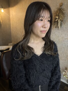 オリーブベージュ