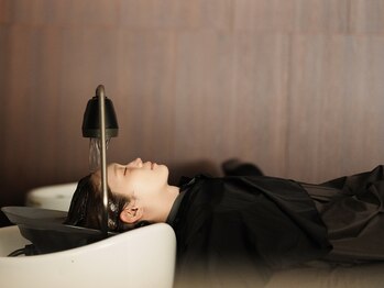 ハイマー(HEIMER)の写真/頭浸浴が髪と頭皮の汚れを静かに浮かせホテルライクな店内で癒しをご体験ください。