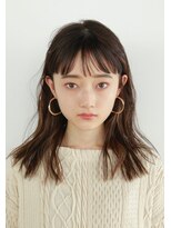 ナヌーク シブヤ(nanuk shibuya) ナチュラルバングとニュアンスミディアムヘア。