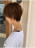 小顔補正立体カットの束感ナチュラルショートダークアッシュ