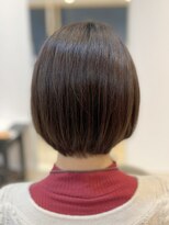 ヴィヴァーチェイルソーレ(VIVACE ilsole) 20代30代大人可愛い髪質改善小顔艶感前下がりショート