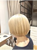 ミニボブ×ホワイトブロンド
