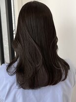 暗めでも透明感たっぷりくすみグレージュ
