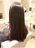 大人可愛い暗髪ストレートロングヘアオリーブグレージュ艶カラー