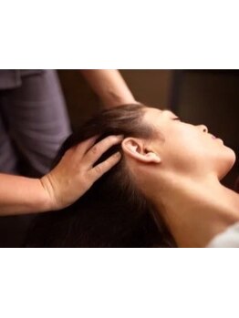 頭皮から始めるエイジングケア◎ヘアサロンで本格頭皮洗浄◇年齢による変化を感じ始めた頭皮と髪に