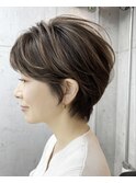 白髪ぼかしハイライト×艶ショート