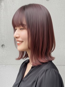 おしゃれな大人のバーガンディー×外ハネミディアム