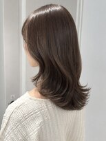 トリッカ シブヤ(TRICCA SHIBUYA)&nbsp;ミディアムレイヤーカットくびれモカベージュブラウンカラー渋谷