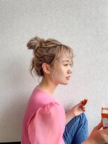 マティー(MATTY)&nbsp;ハイトーンベージュ×お団子ヘア