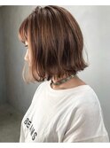 外ハネボブ_オリーブベージュレイヤーカットウェットヘア
