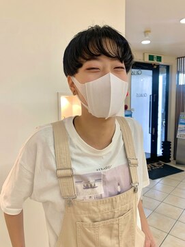 クオリス 上板橋店(QUALIS) 刈り上げ★ショート 10代 20代 マッシュ 艶髪 前下がり フェード