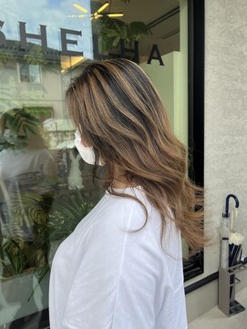 シェルハ(SHELHA) [手塚亮汰]ベージュ系バレイヤージュカラー ブリーチカラー