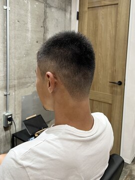 ヴィップルーム(viproom) ビジネスマン/スパイラルパーマ/フェードカット簡単スタイリング