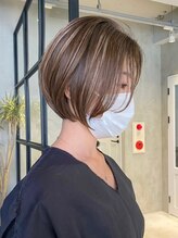 《*今話題の白髪染めハイライト*》"白髪を消す"より"白髪を活かす"髪に＊立体感が出る白髪染めハイライト＊