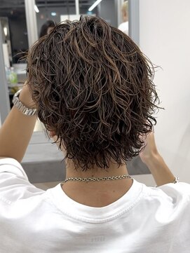 ビカム 名駅(become) 【ブラウンカラーサーフカール】メンズウルフセンターパート