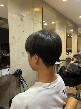 ソフトツーブロック王道ナチュラル黒髪細束刈り上げ