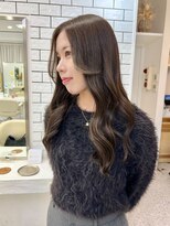 ロマーリ(LOMARLIE)&nbsp;ワンホンレイヤー20代30代ブリーチなしダブルカラー髪質改善