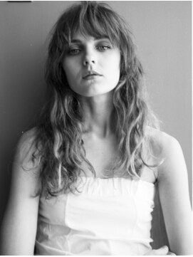 アンドインク(&inc) 30代/40代大人ミディアムウルフレイヤー前髪あり小顔麻布十番