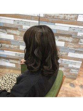 ハウオリ ヘアーワークス(Hauoli hair works) プラチナロブ