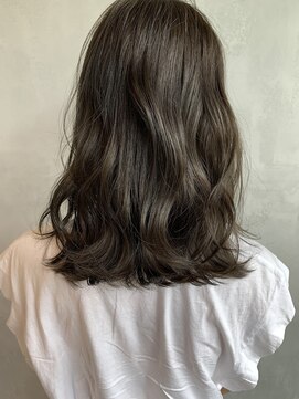 キチ(kichi.) [kichi.] ミントアッシュ×ミディアムヘア