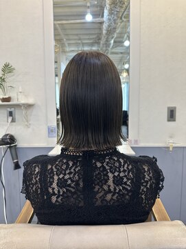 トッカ ヘアアンドトリートメント 難波店 グレージュの透明感ボブ