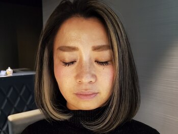 ヨシトモ(YOSHITOMO)の写真/【久屋大通駅徒歩1分】脱白髪染めができる話題の白髪ぼかしハイライトが得意◎大人の上質カラーをご提供♪