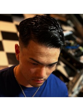 バッドバーバー 沖縄那覇(BADBARBER NAHA) フェザーアップ/バーバースタイル/スキンフェード