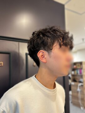 スパイラルパーマメンズ刈り上げ