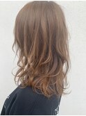 ハイトーンのグレイアッシュカラーのリバースアンニュイカール