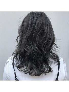 アリーズ シブヤ(ALLYS shibuya) チャコールグレー ネオウルフ 黒髪 ネイビーカラー
