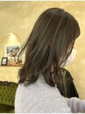 くびれミディアム オリーブグレージュ 外ハネセミロング 寒色