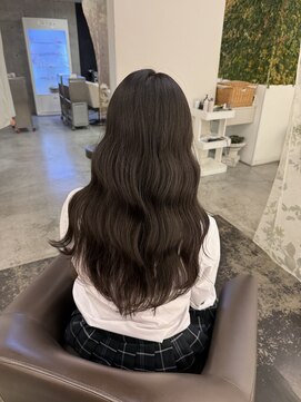 パシフィックダズールバトン(Pacific Dazzle baton) 巻き髪ヘア ストレートでもカワイイ