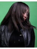 アンアタッシュ(UNE ATTACHE) 風がほどいた、ライン。今の空気をまとう、モードストレート