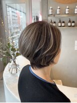 ロエ(loe)&nbsp;白髪ハイライトデザインふんわりショート