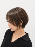 新城明るい白髪染め白髪ぼかしハイライト 大人ショートボブ