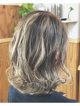 ララテラス(LaLa Terrace) ハイライトグラデーション×外はねボブディ