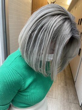 ヘアカロン 熊本本店(Hair CALON) ホワイトシルバー