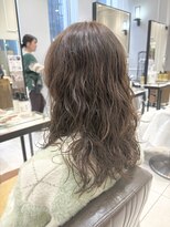 柔らかい質感のウェーブパーマ　(銀座)