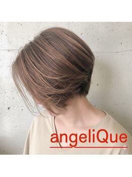 白髪を“隠す”から“活かす”へ。自分に合った白髪デザインカラーをご提案。