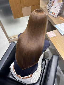 フォルテ 榛原パームス店 大人ガーリーダークアッシュ似合わせカットミディアムレイヤー