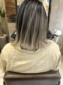 トルネード(TORNADO) 外国人風ロブ ハイライトバレイヤージュ グレージュエアタッチ