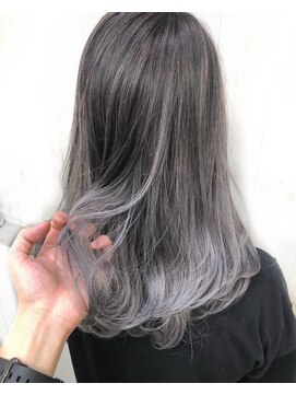 ルーブ トウキョウ(Loob. TOKYO) ペールシルバーグラデーション【池袋、ヘアカラー】