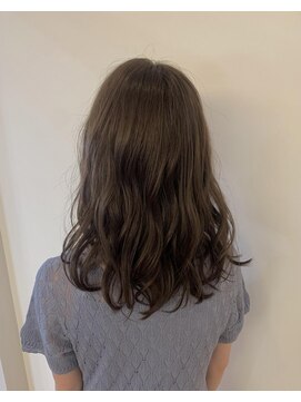 アドラーブル 万代店 (adorable) 20代30代★透明感グレーアッシュ×ゆるふわ愛されエアリーカール