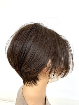 クオリス 上板橋店(QUALIS) 20・30・40代/耳かけショートボブ/アッシュグレー/艶髪