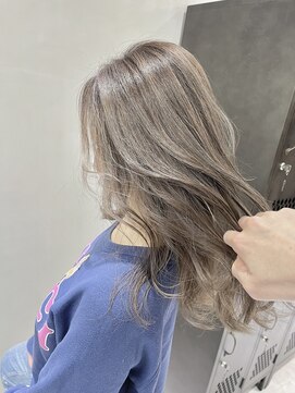 フェリア 松山(Feria) 【Feria松山】ナチュラルグレージュハイライト“石田幸輔”