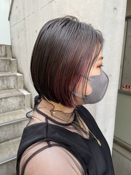 ユノ(juno) ピンクラベンダーインナーカラーのショートボブ