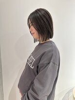 ヨーク(YOKE)&nbsp;YOKE 大人ボブ切りっぱなしボブネイビーグレージュ前髪あり